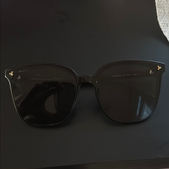 Bally Black Modern Frameless Sunglasses - Picture 1 of 2
